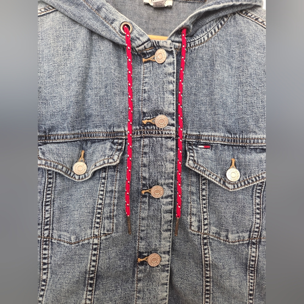 Y2k Tommy Hilfiger Light Blue Denim Hooded Jean Jacket with Red Drawstrings - Picture 2 of 7